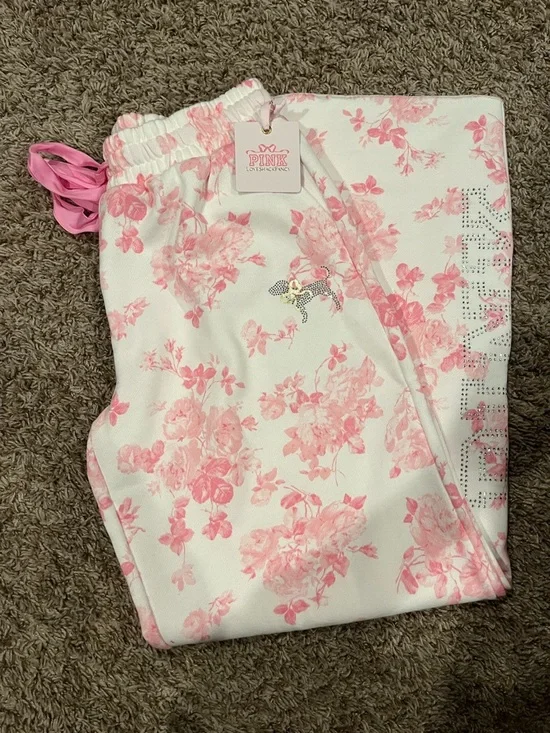 PINK Victoria's Secret LoveShackFancy Sweatsuit - Picture 3 of 4